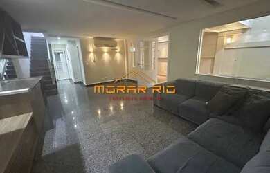 Imagem: A casa em condomínio possui 4 Dormitórios, 4 Banheiros, 2