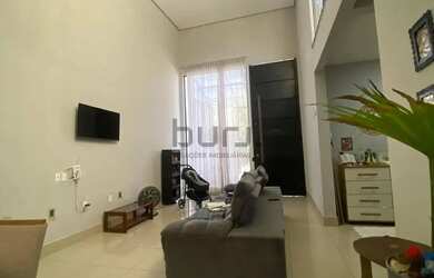 Imagem: A casa em condomínio possui 4 Dormitórios, 5 Banheiros, 2