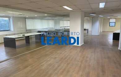 Imagem: O depósito possui 5 Vagas na garagem, 384-0m² de Área, Imóvel