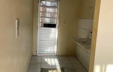 Imagem: A casa possui 2 Dormitórios, 1 Banheiro e está localizado