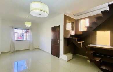 Imagem: A casa possui 2 Dormitórios, 3 Banheiros, 2 Vagas na garagem