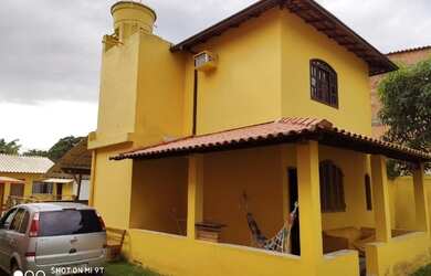 Imagem: A casa possui 4 Dormitórios, Acomodam 13 pessoas, 3 Vagas na