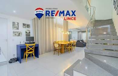 Imagem: A casa possui 3 Dormitórios, 5 Banheiros, 4 Vagas na garagem