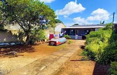 Imagem: A casa possui 3 Dormitórios, 2 Banheiros, 2 Vagas na garagem