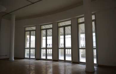 Imagem: O depósito possui 216m² de Área e está localizado em Centro