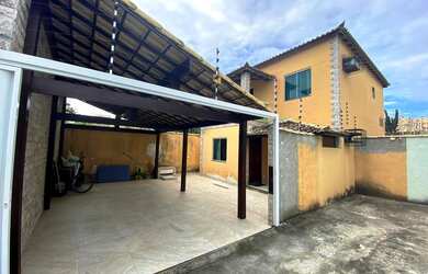 Imagem: A casa possui 3 Dormitórios, 3 Banheiros, 2 Vagas na garagem