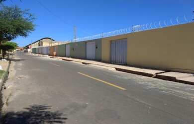 Imagem: A casa possui 3 Vagas na garagem e está localizado em Teresina