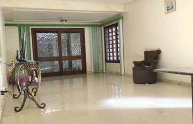 Imagem: A casa em condomínio possui 5 Dormitórios, 4 Banheiros, 2