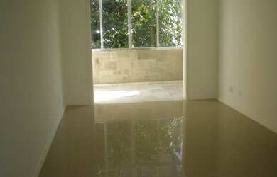 Imagem: O apartamento possui 3 Dormitórios, 1 Banheiro, 1 Vaga na garagem