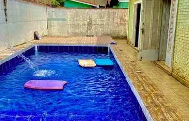 Imagem: A casa possui 3 Dormitórios, 5 Vagas na garagem e está localizado