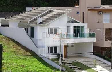 Imagem: A casa em condomínio possui 4 Dormitórios, 5 Banheiros, 4