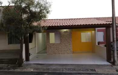 Imagem: A casa em condomínio possui 3 Dormitórios, 2 Banheiros, 2