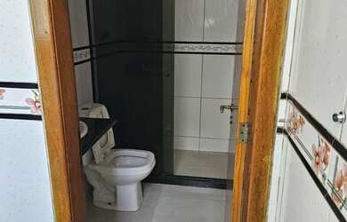 Imagem: A casa possui 2 Dormitórios, 2 Banheiros, 70m² de Área e