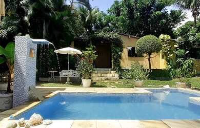 Imagem: A casa possui 2 Dormitórios, 5 Vagas na garagem e está localizado