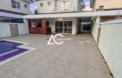 Imagem: A casa em condomínio para alugar possui 4 Dormitórios, 5 Banheiros