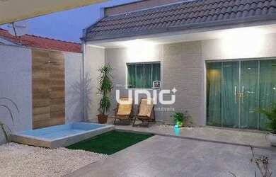 Imagem: A casa possui 2 Dormitórios, 2 Banheiros, 3 Vagas na garagem