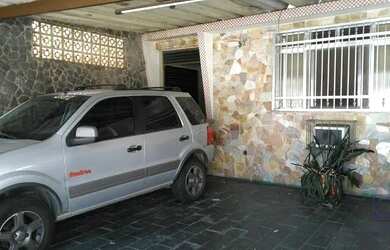 Imagem: A casa possui 2 Dormitórios, 2 Banheiros, 2 Vagas na garagem