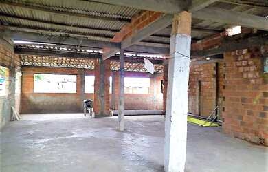 Imagem: A casa possui 4 Dormitórios, 3 Banheiros, 1 Vaga na garagem