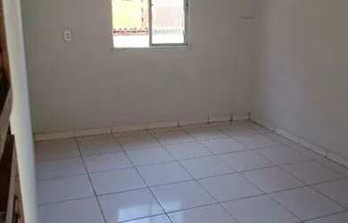 Imagem: A casa possui 1 Dormitório, 1 Banheiro, 1 Vaga na garagem e