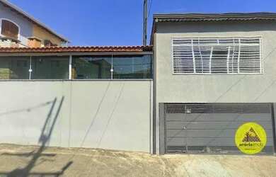 Imagem: A casa possui 2 Dormitórios, 2 Banheiros, 2 Vagas na garagem