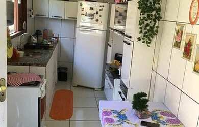 Imagem: A casa possui 2 Dormitórios, 1 Banheiro, 1 Vaga na garagem