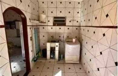 Imagem: A casa possui 2 Dormitórios, 1 Banheiro, 1 Vaga na garagem