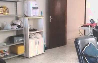 Imagem: A casa possui 2 Dormitórios, 1 Banheiro, 2 Vagas na garagem