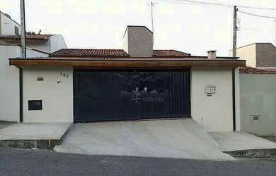 Imagem: A casa possui 2 Dormitórios, 1 Banheiro, 2 Vagas na garagem