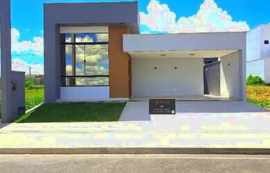 Imagem: A casa possui 3 Dormitórios, 2 Banheiros, 3 Vagas na garagem