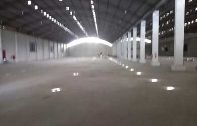 Imagem 3: Alugo Galpão. 1.400m² de Áreae5 Vagas na garagem