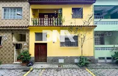 Imagem: A casa em condomínio possui 4 Dormitórios, 5 Banheiros, 1