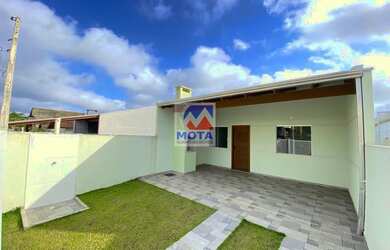 Imagem: A casa possui 3 Dormitórios, 2 Banheiros, 2 Vagas na garagem