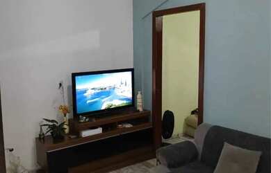 Imagem: A casa possui 2 Dormitórios, 2 Banheiros, 1 Vaga na garagem