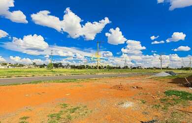 Imagem: O terreno possui 3.300m² de Área e está localizado em Samambaia