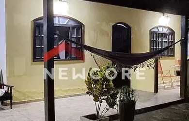 Imagem: A casa possui 2 Dormitórios, 2 Banheiros, 3 Vagas na garagem