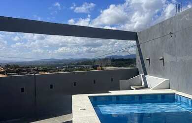 Imagem: A casa possui 3 Dormitórios, 3 Banheiros, 2 Vagas na garagem