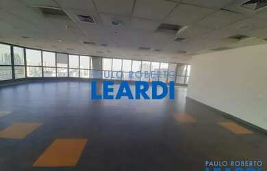 Imagem: O depósito possui 5 Vagas na garagem, 7.128m² de Área e