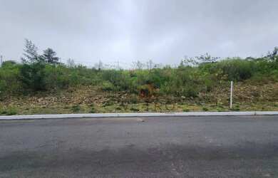 Imagem: O terreno possui 450m² de Área e está localizado em Gramado