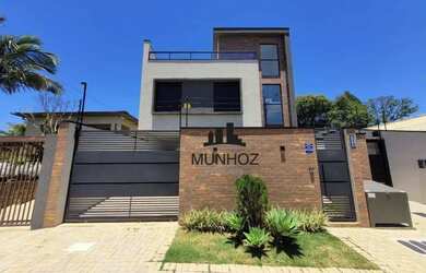 Imagem: A casa possui 3 Dormitórios, 2 Banheiros, 2 Vagas na garagem