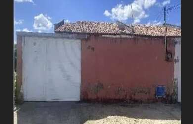 Imagem: A casa possui 2 Dormitórios, 1 Banheiro, 233m² de Área e