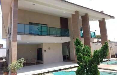 Imagem: A casa possui 5 Dormitórios, 1 Banheiro, 2 Vagas na garagem