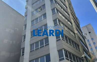 Imagem: O depósito possui 5 Vagas na garagem e 400m² de Área e está