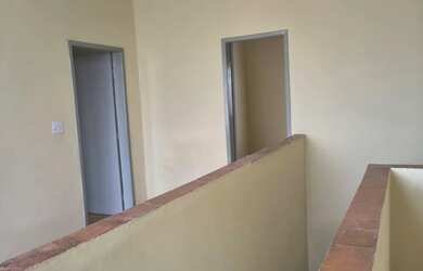 Imagem: A casa possui 3 Dormitórios, 1 Banheiro e está localizado