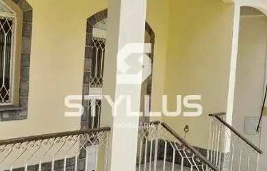 Imagem: A casa possui 3 Dormitórios, 3 Banheiros, 5 Vagas na garagem