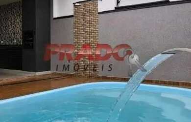 Imagem: A casa possui 3 Dormitórios, 2 Banheiros, 2 Vagas na garagem