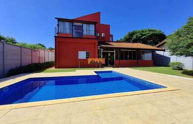 Imagem: A casa possui 5 Dormitórios, 5 Banheiros, 5 Vagas na garagem