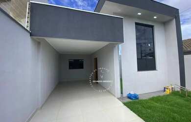 Imagem: A casa possui 3 Dormitórios, 2 Banheiros, 2 Vagas na garagem