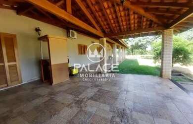 Imagem: A casa possui 2 Dormitórios, 1 Banheiro, 4 Vagas na garagem