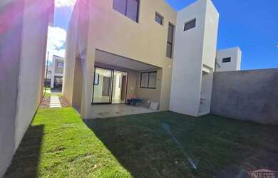 Imagem: A casa em condomínio possui 3 Dormitórios, 4 Banheiros, 2