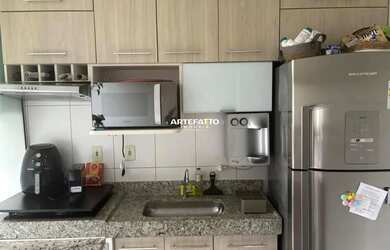 Imagem: O apartamento possui 2 Dormitórios, 1 Banheiro, 1 Vaga na garagem